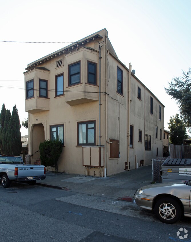 Foto del edificio - 789 Easton Ave