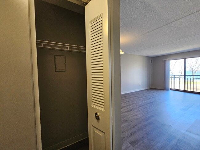 Building Photo - 65 N Point Dr