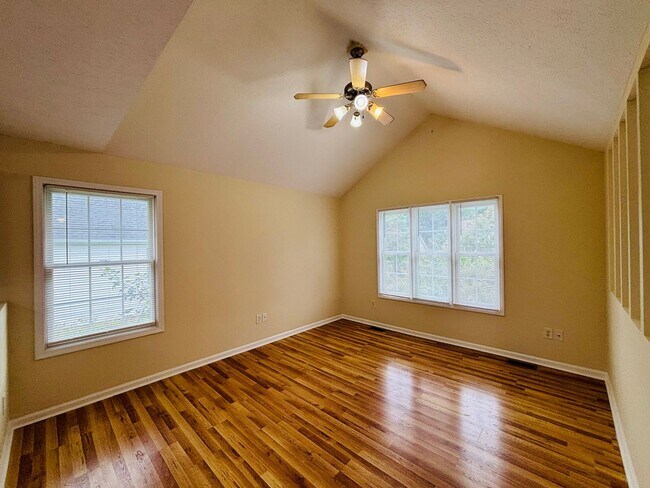 Foto del edificio - 228 Mountain Breeze Dr