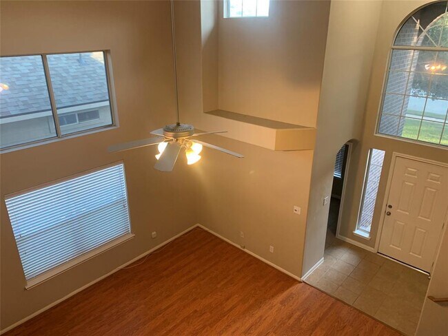 Foto del edificio - 4010 Falvel Shadow Creek Dr