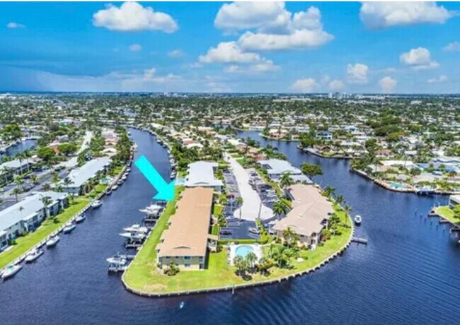 Building Photo - 700 SE 7th Ave