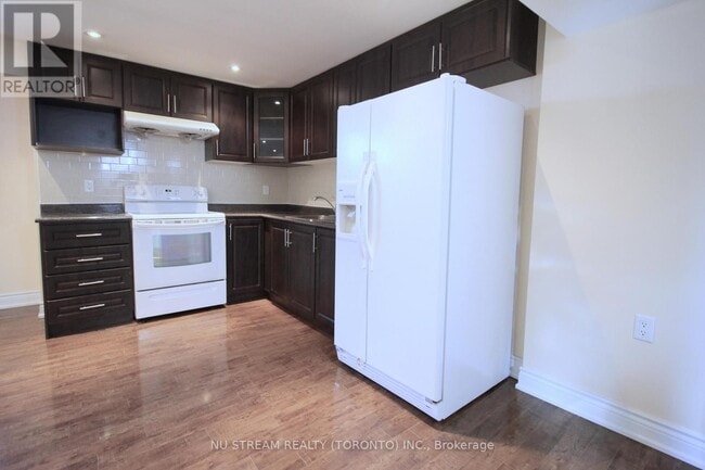 Building Photo - 49 Acre Heights Crescent