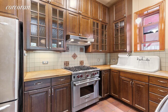 Building Photo - 18 Herkimer St