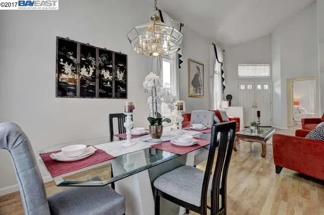 dining room - 29278 Bowhill Rd