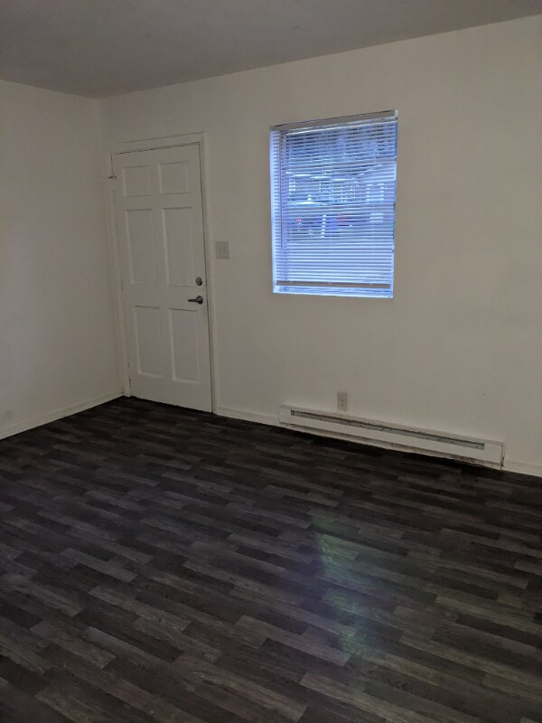 Building Photo - 601 Barton St