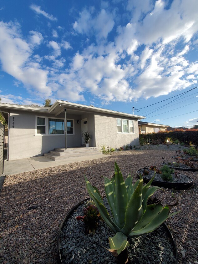 Primary Photo - 11216 Greenlawn Ave