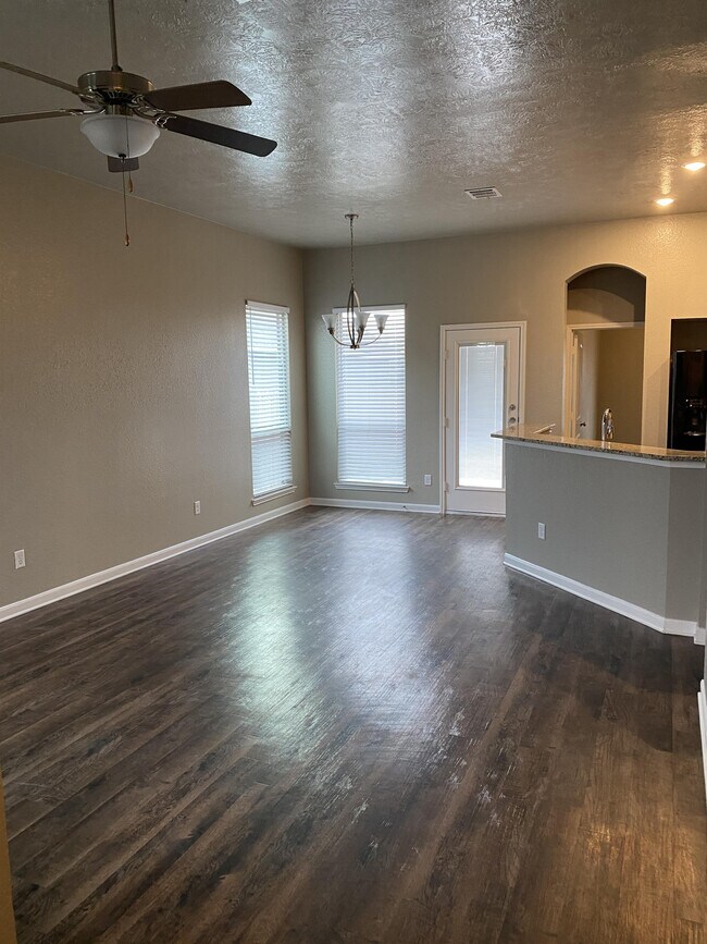 Building Photo - 2020 Sorrento Ct