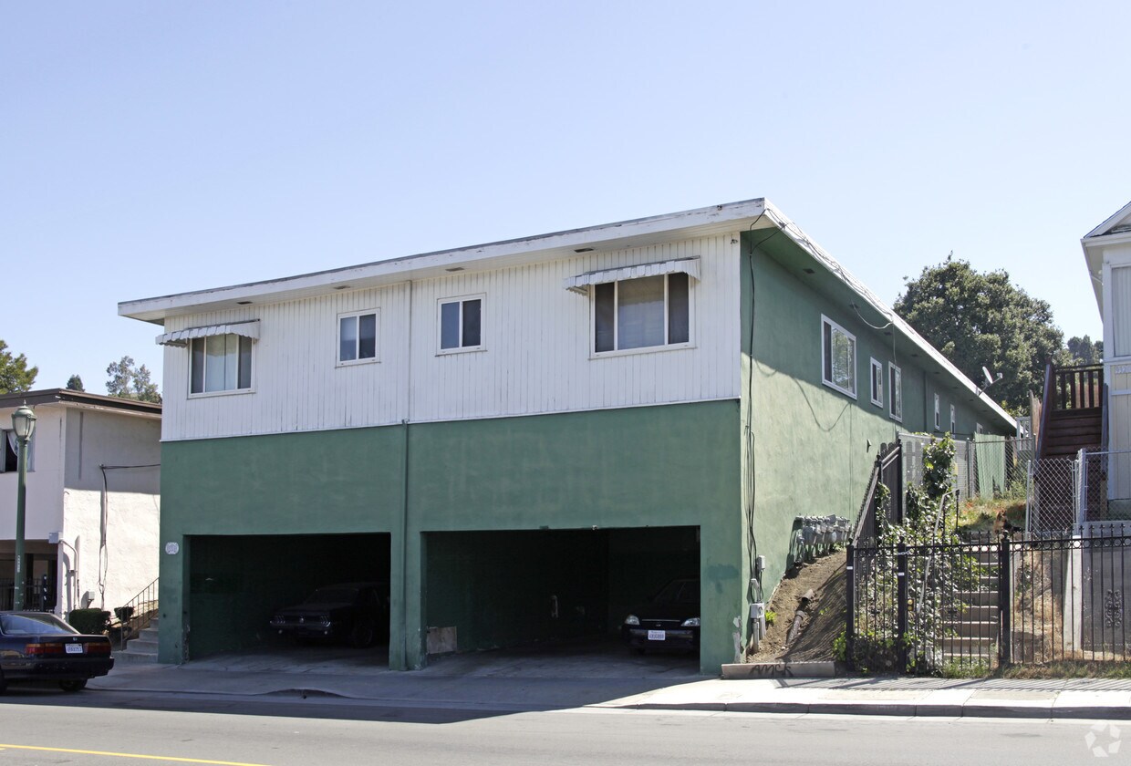 Primary Photo - 9316 Macarthur Blvd