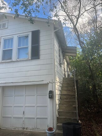 Building Photo - 1110 Montvue Rd