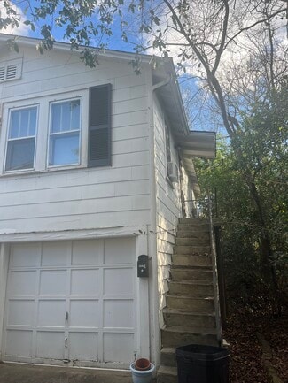 Building Photo - 1110 Montvue Rd