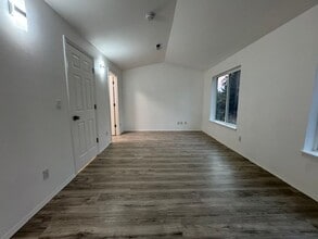 Building Photo - 15965 SW Roth Dr