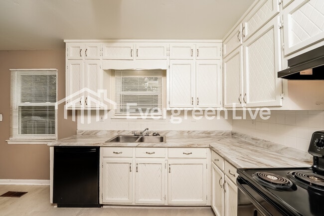 Building Photo - 1119 Startrek Ln