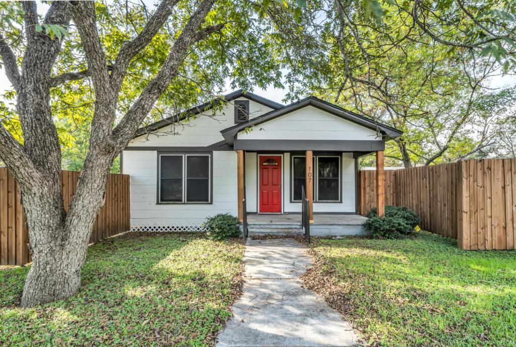 107 N Banks St, Caldwell, TX 77836 House Rental in Caldwell, TX