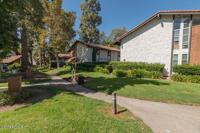 Foto del edificio - 31515 Lindero Canyon Rd