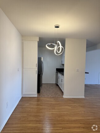 Building Photo - 5334 Lindley Ave
