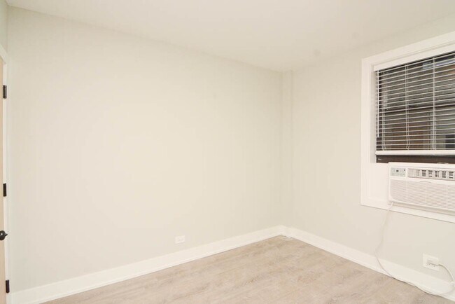 Foto del edificio - 510 W Belmont Ave