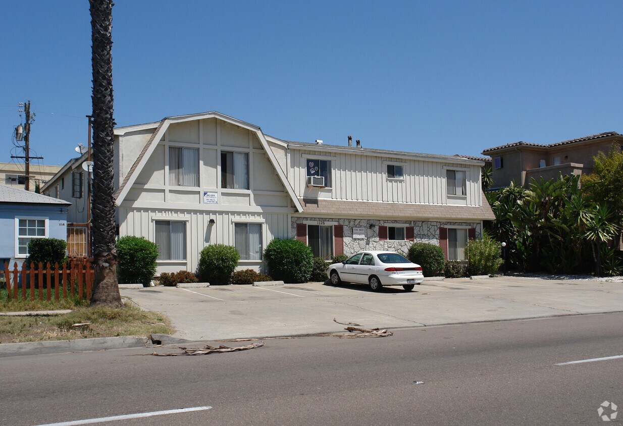 Primary Photo - Yorkshire Apartments