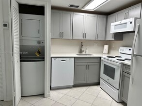 Building Photo - 3051 SW 27th Ave