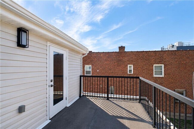 Building Photo - 2171 Hendrickson St