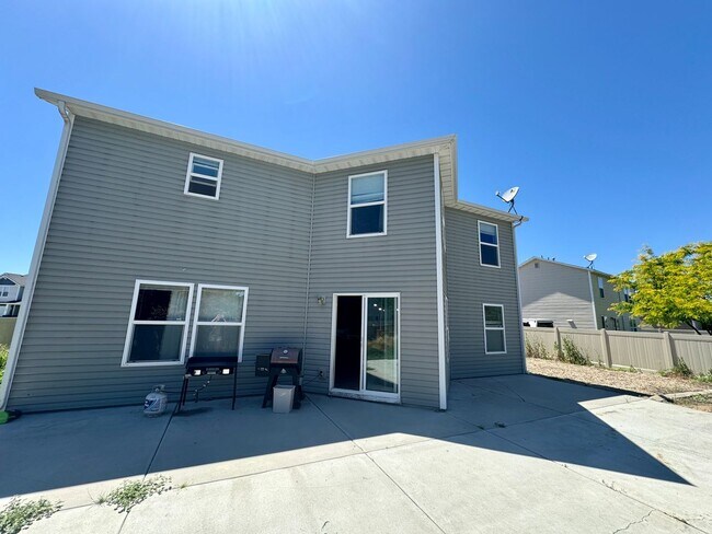Foto del edificio - Coming Soon: Spacious 5-Bedroom Home with 3-Car Garage in Nampa