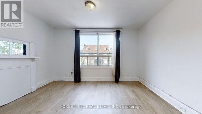Building Photo - 645 St Clair Ave W