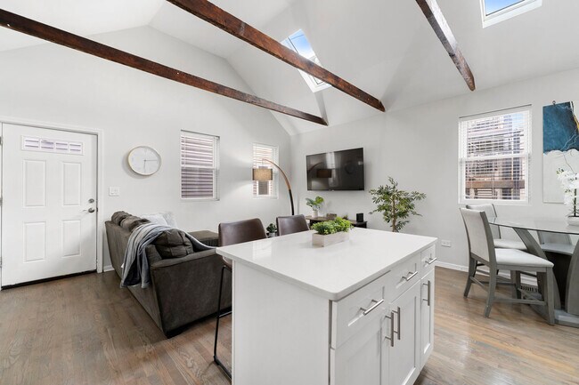 Foto del edificio - 712 N Willard Ct