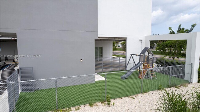 Foto del edificio - 26720 Old Dixie Hwy