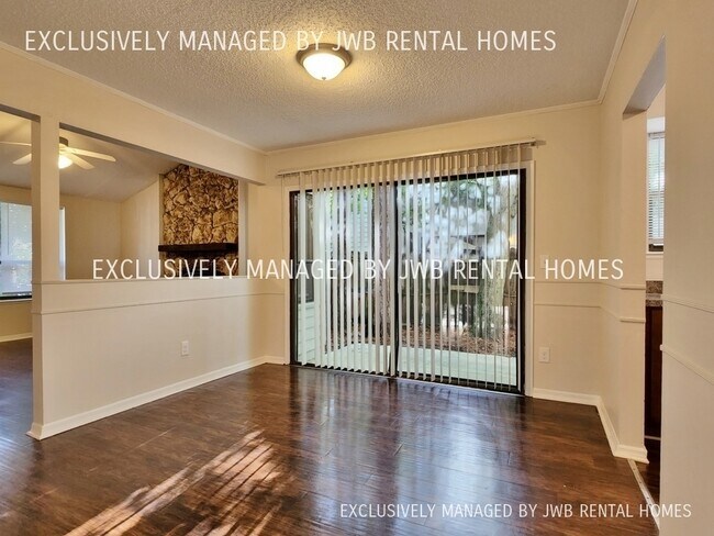 Foto del edificio - 6624 Wellington Pl Ln