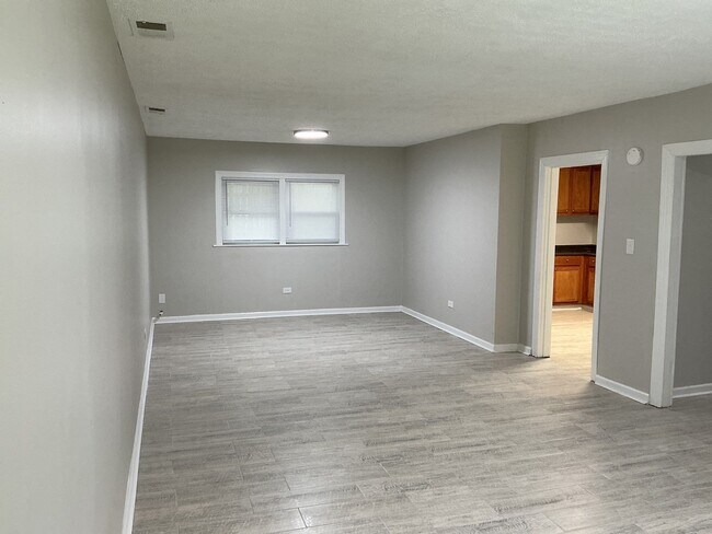 Building Photo - 38 Green Acres Dr
