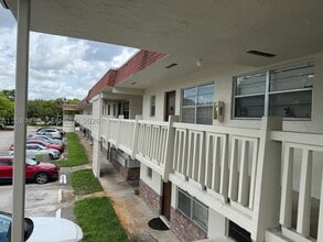 Building Photo - 4169 SW 67th Ave