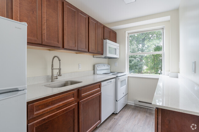 2BR, 1BA - 700SF Kitchen - Greene Tree Apartments