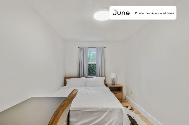 Foto del edificio - Room in Shared 3 bed/1 bath home