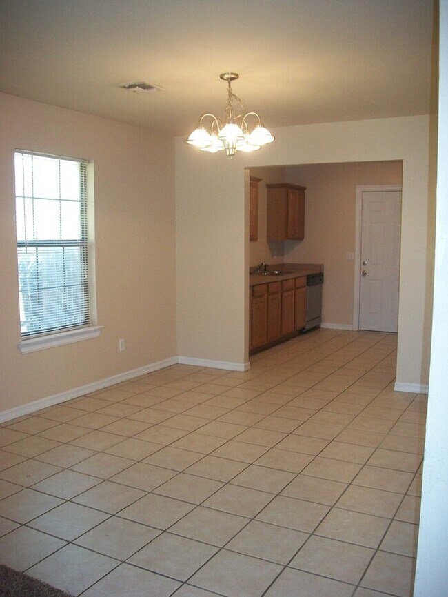 Building Photo - 3 Bed 2 Bath 2 Car Garage in College Park ...