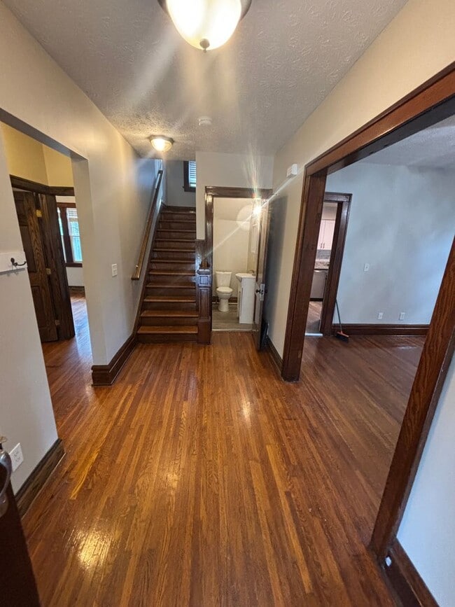 Building Photo - 361 E Northwood Ave