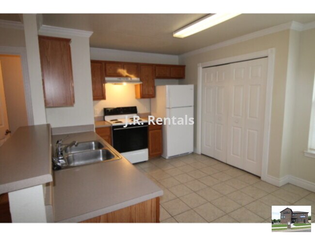 Building Photo - 402-D Bowden Ave Copperas Cove, Tx 76522