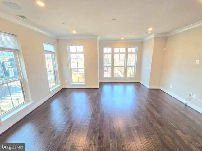 Foto del edificio - 820 Fern Pl NW