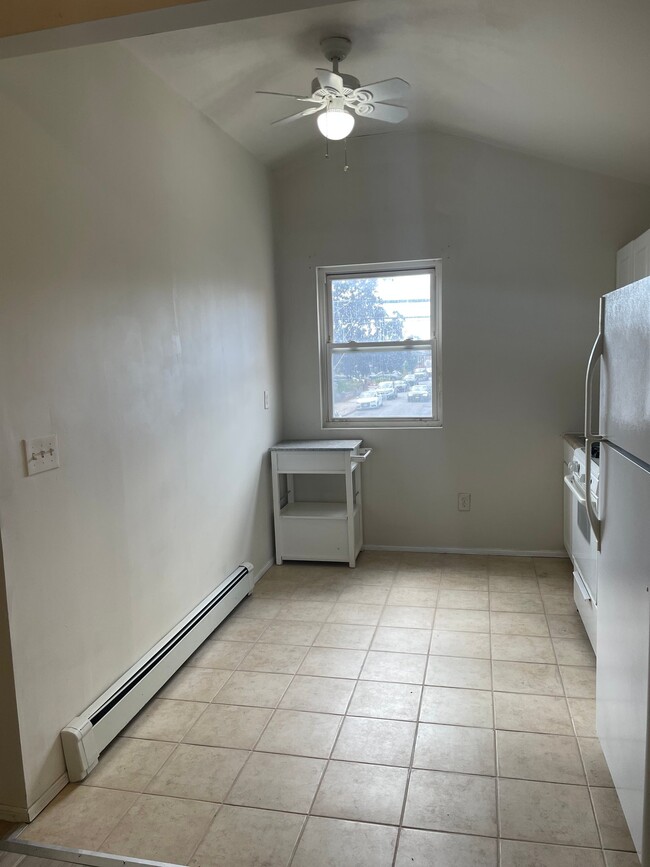 Building Photo - 1521 E 94th St