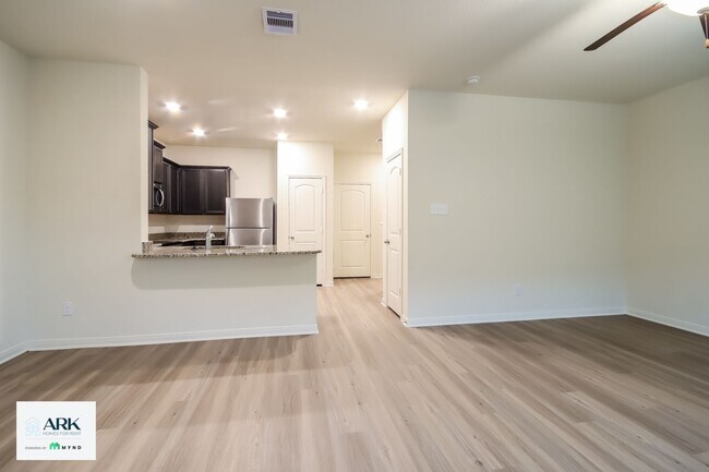 Foto del edificio - 560 Solomon Ln