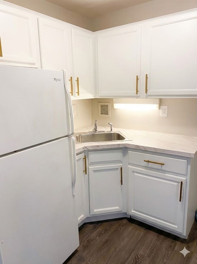 Foto del edificio - 2026 Move-In Special – $500 LEASE SIGNING BONUS!! Spacious Top-Floor 2-Bedroom Condo with Balcony...