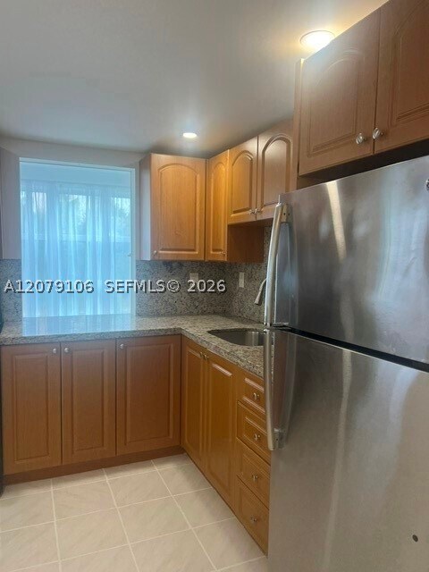 Foto del edificio - 17560 Atlantic Blvd