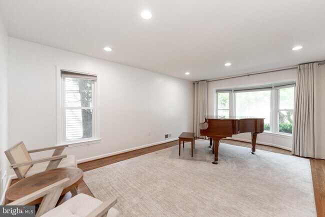 Foto del edificio - 7923 Ivymount Terrace