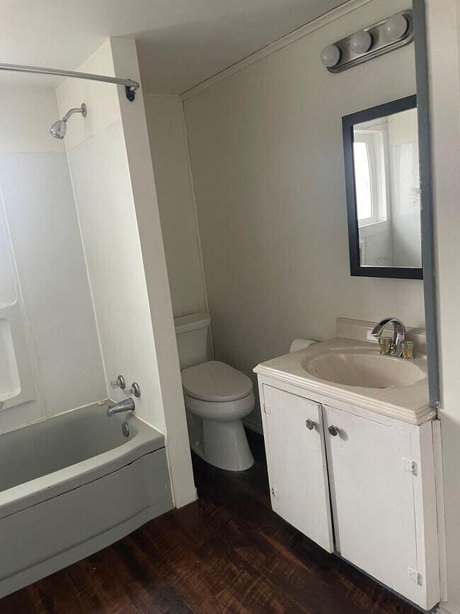 Foto del edificio - Charming 1BR Duplex in Elma