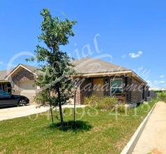 Building Photo - 1010 B Zora Dr