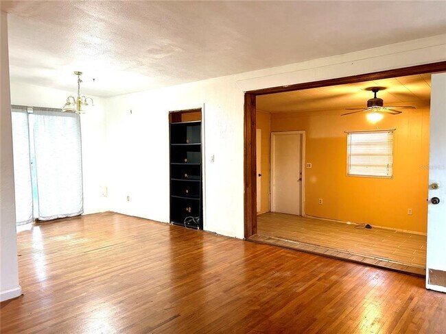 Foto del edificio - 112 Dahlia Dr