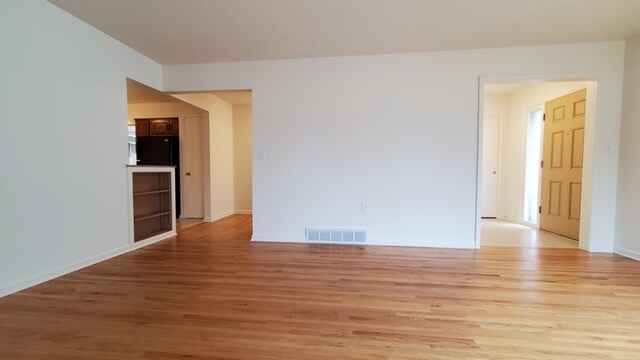 Sala de estar - 2714 S Norton Ave