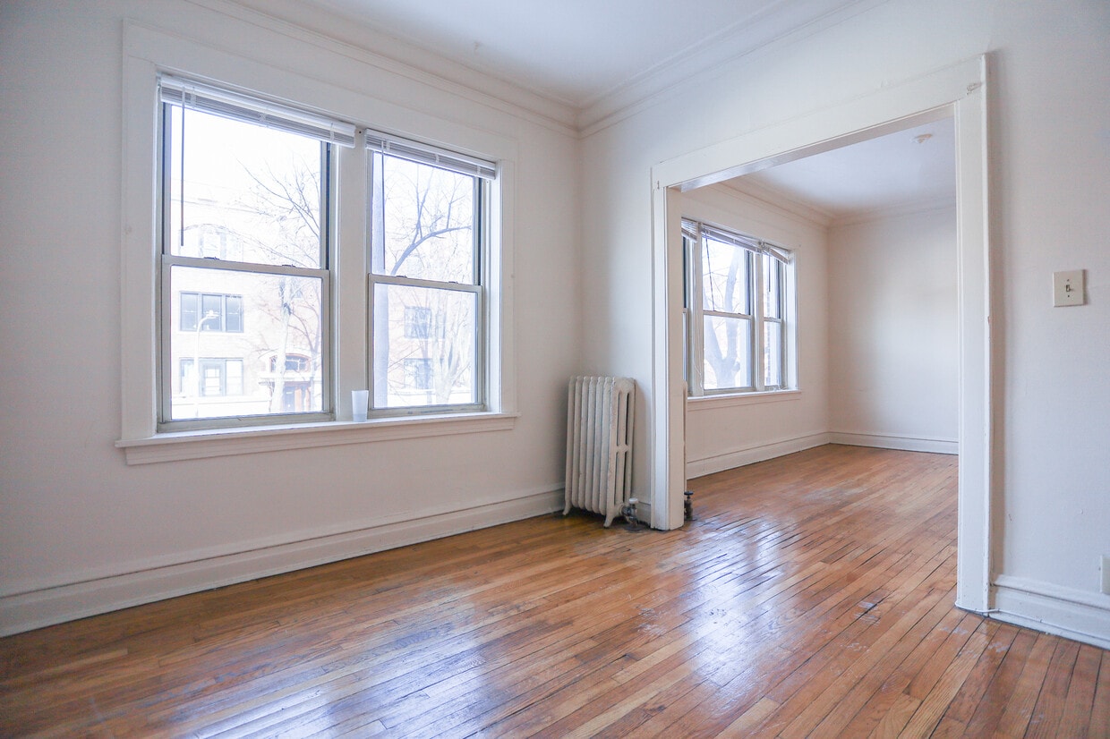Foto principal - 1205 W Waveland Ave