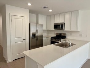 Building Photo - 10914 Silver Canoe Dr