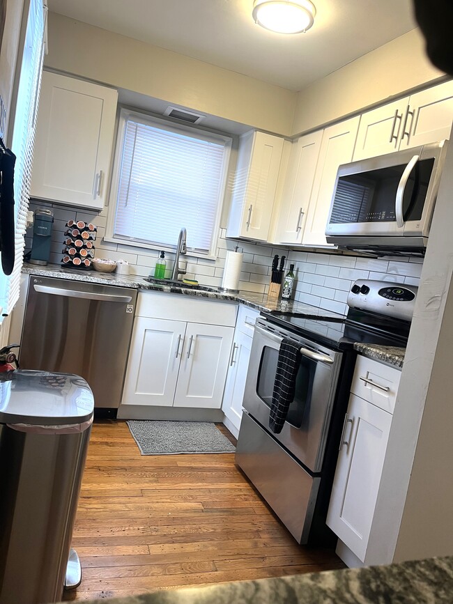 Foto del edificio - 5070 W 148th St