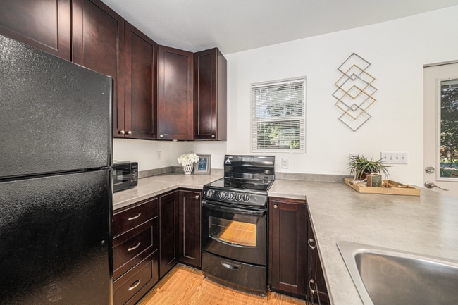 Foto del edificio - 1326 E 8th St