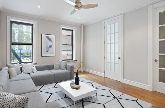 COMMON AREA - 326 E 18th St